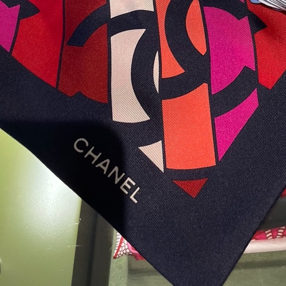*Rare* CHANEL scarf